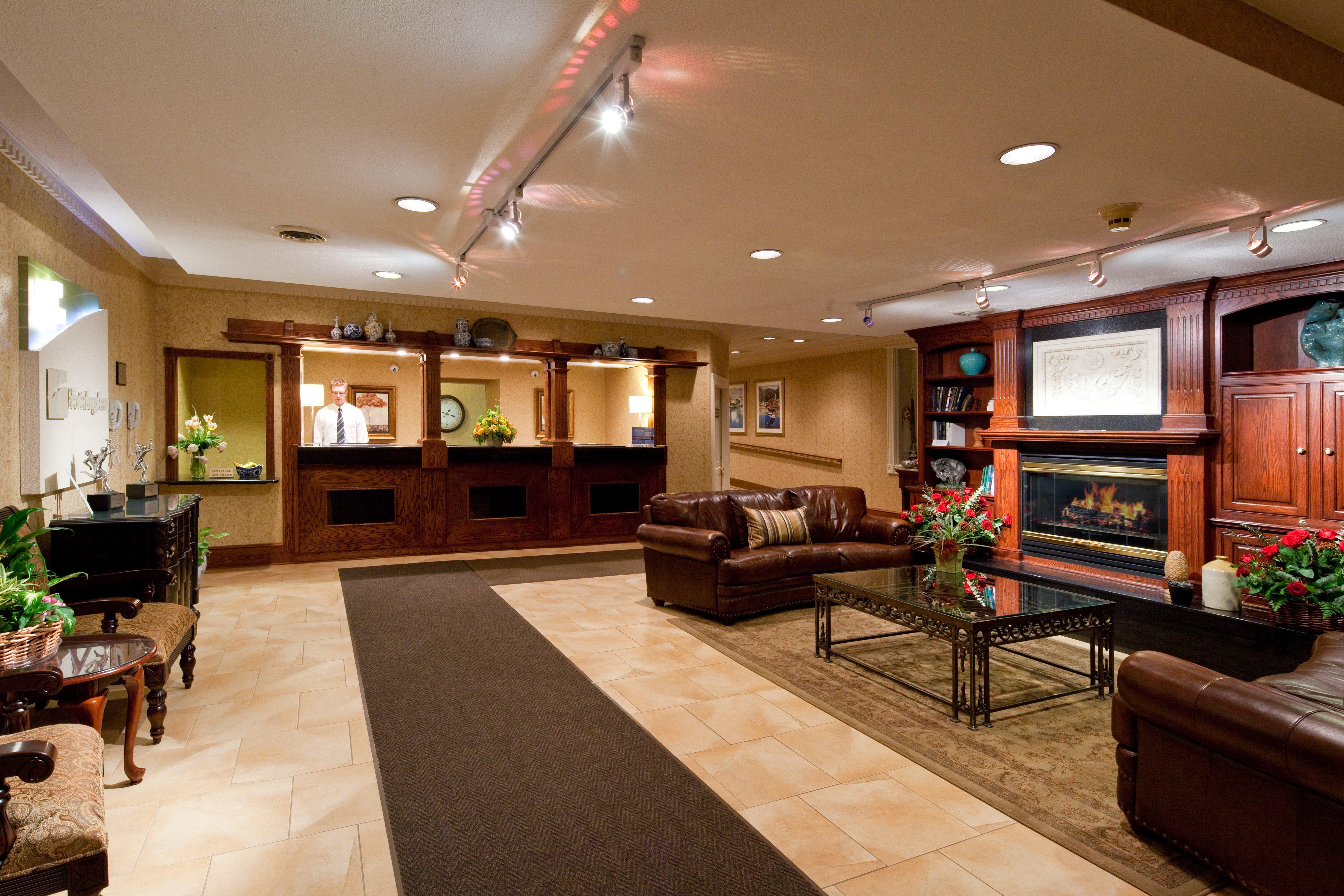 Holiday Inn Cleveland-Mayfield By Ihg Bagian luar foto