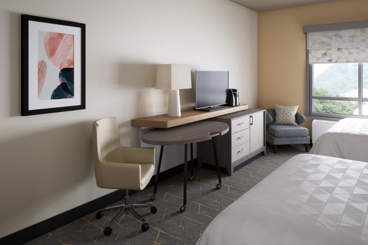 Holiday Inn Cleveland-Mayfield By Ihg Bagian luar foto