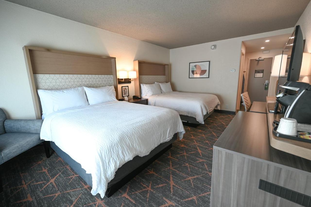Holiday Inn Cleveland-Mayfield By Ihg Bagian luar foto