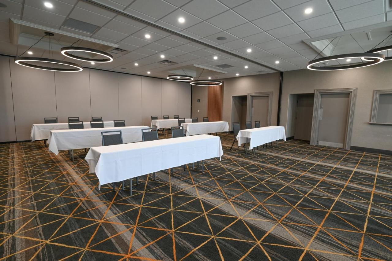 Holiday Inn Cleveland-Mayfield By Ihg Bagian luar foto