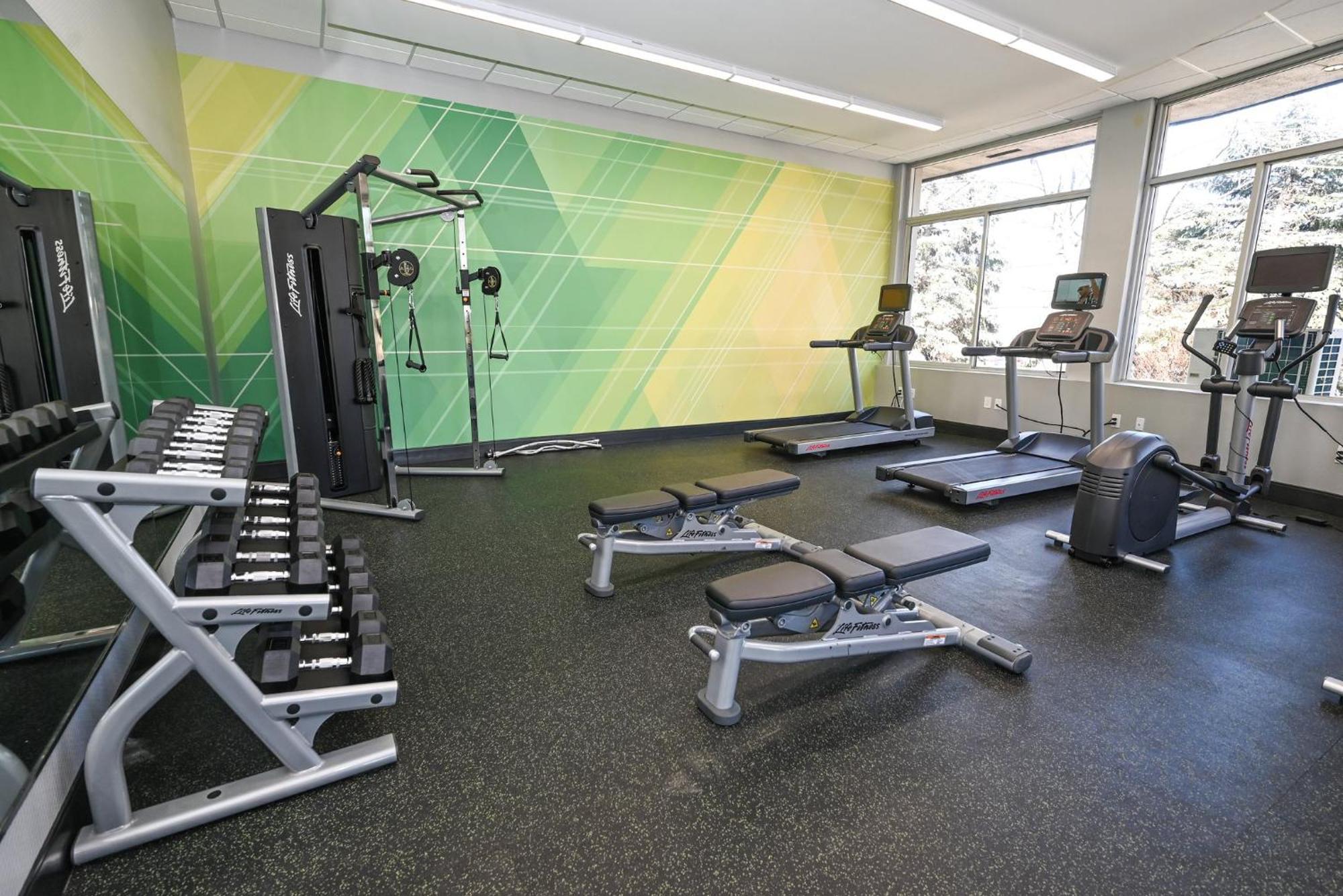 Holiday Inn Cleveland-Mayfield By Ihg Bagian luar foto