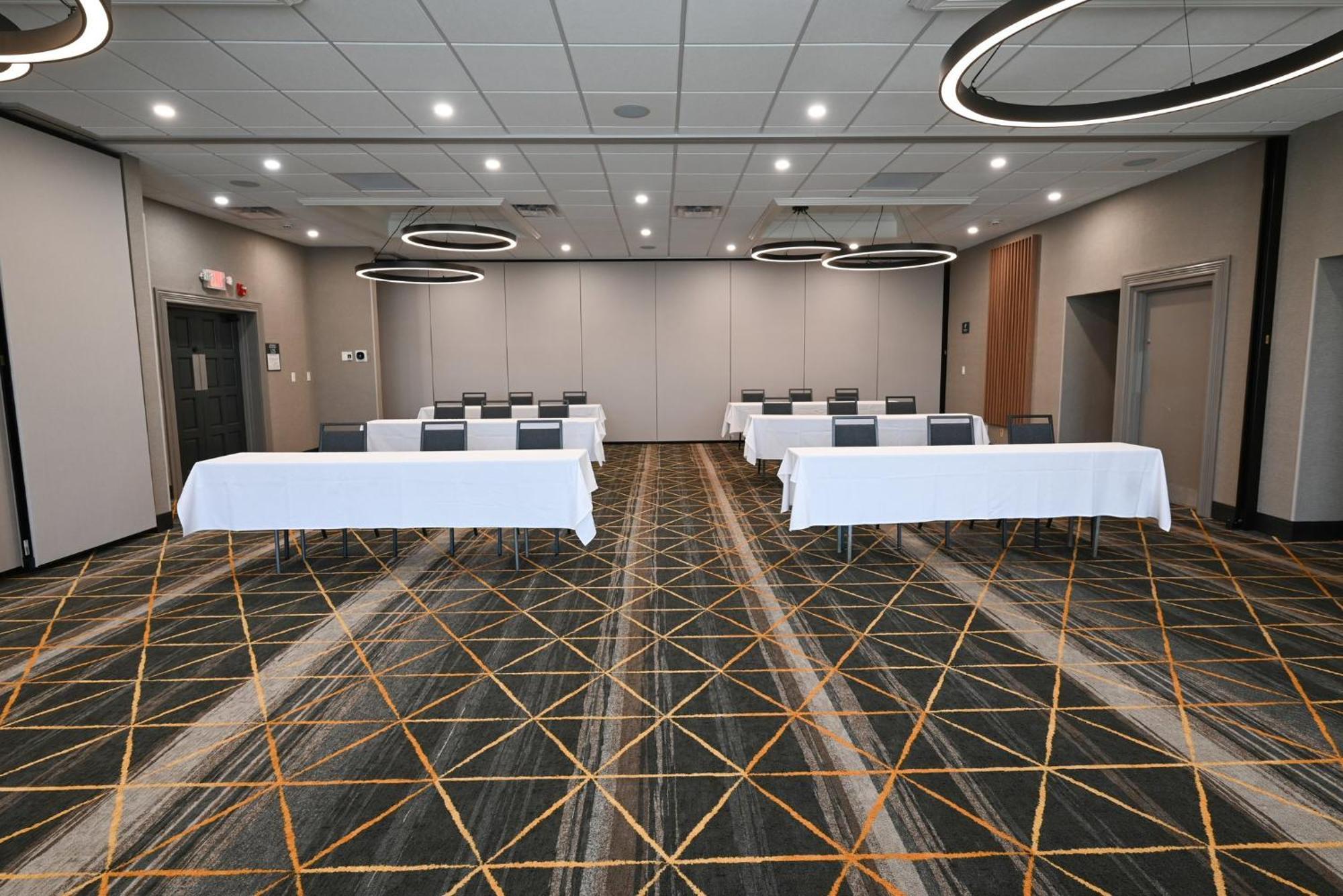 Holiday Inn Cleveland-Mayfield By Ihg Bagian luar foto