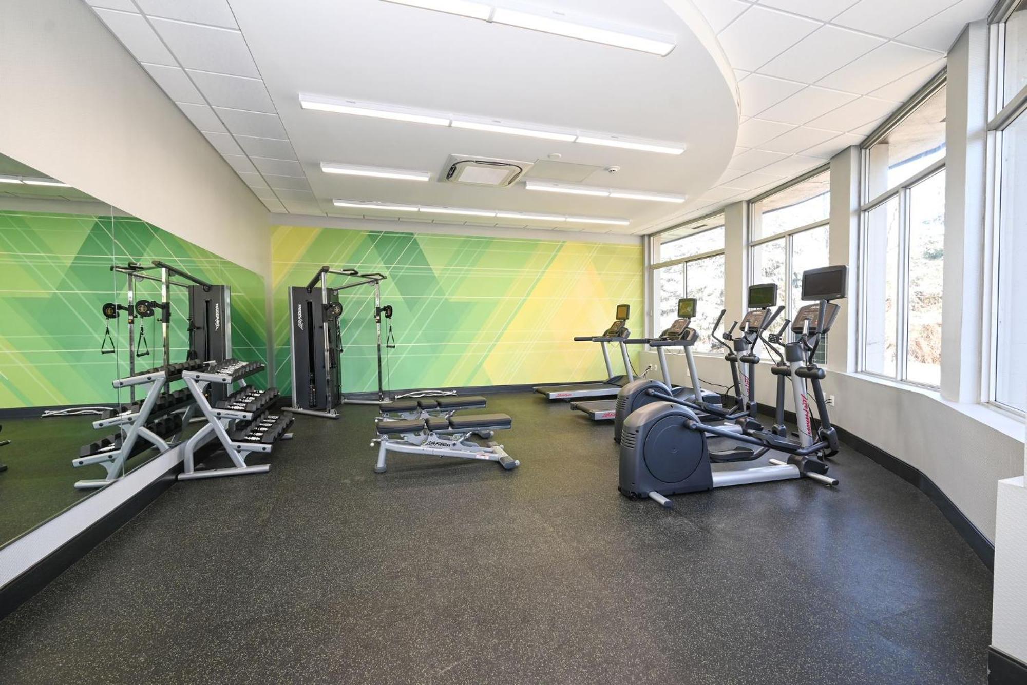 Holiday Inn Cleveland-Mayfield By Ihg Bagian luar foto
