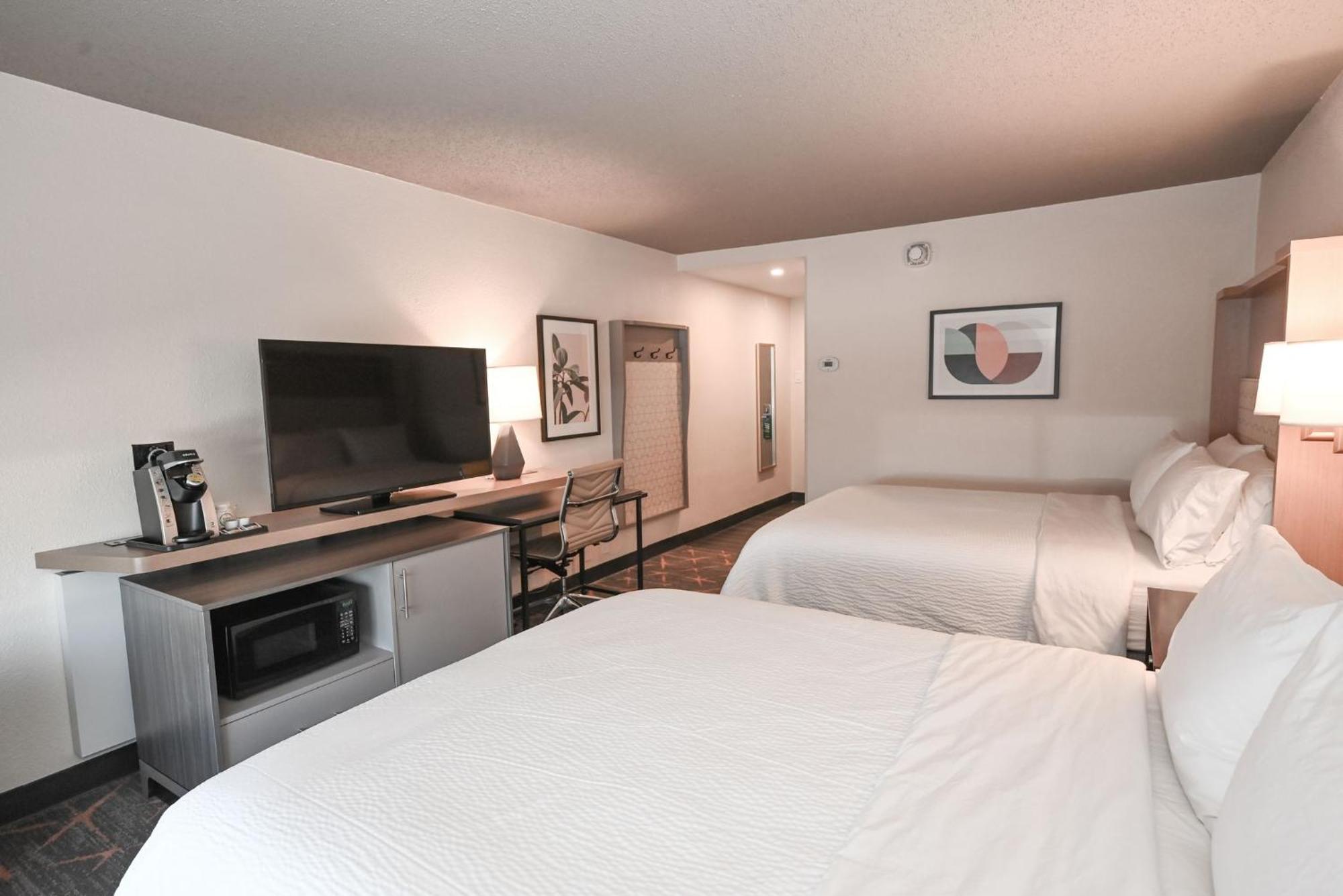 Holiday Inn Cleveland-Mayfield By Ihg Bagian luar foto