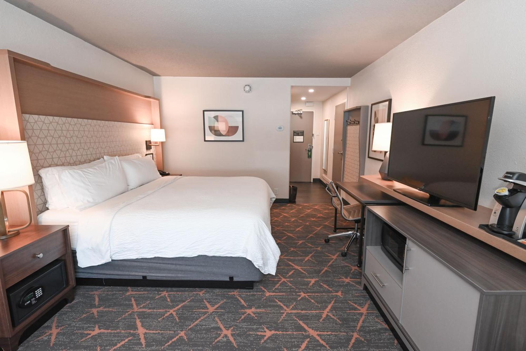 Holiday Inn Cleveland-Mayfield By Ihg Bagian luar foto