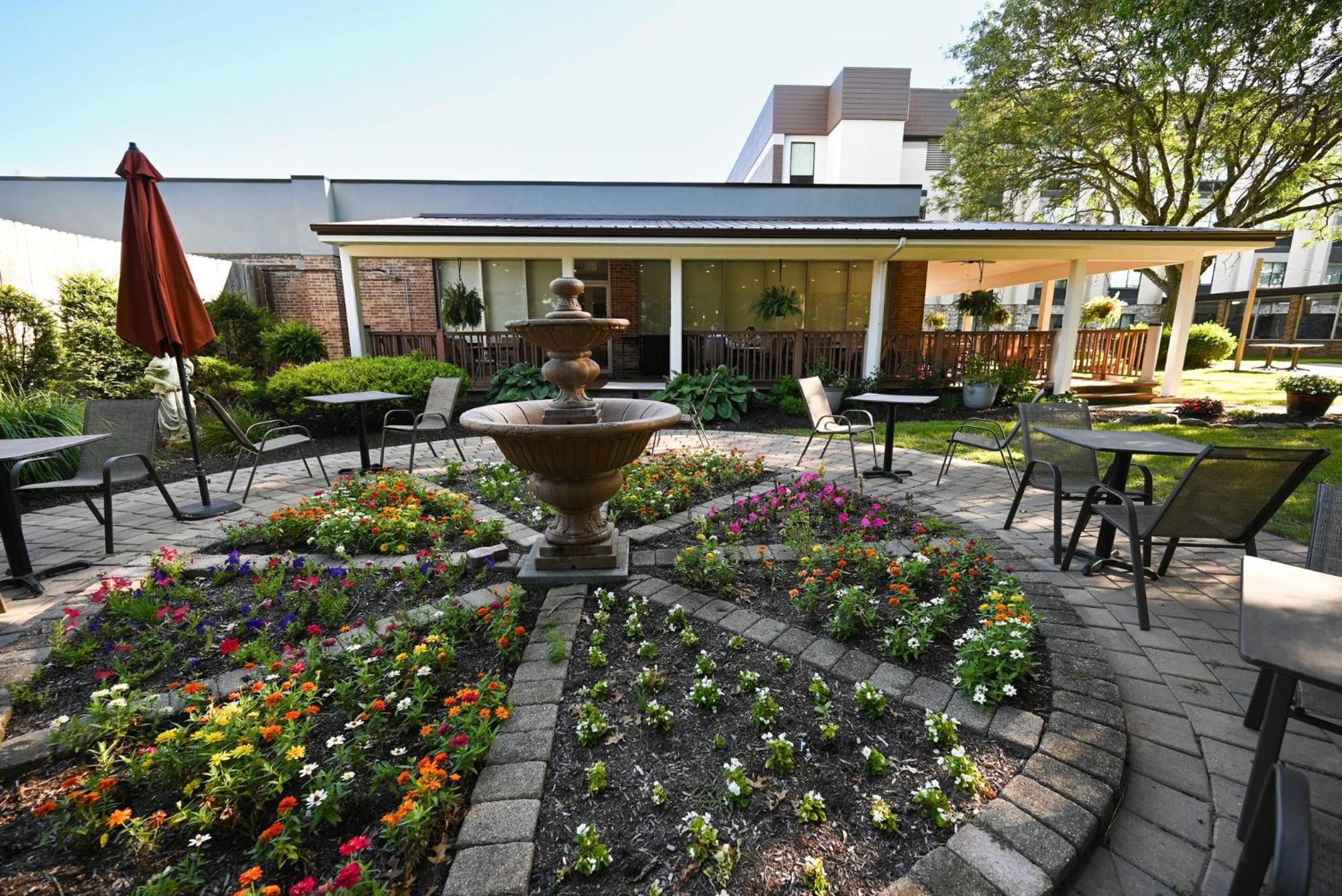 Holiday Inn Cleveland-Mayfield By Ihg Bagian luar foto