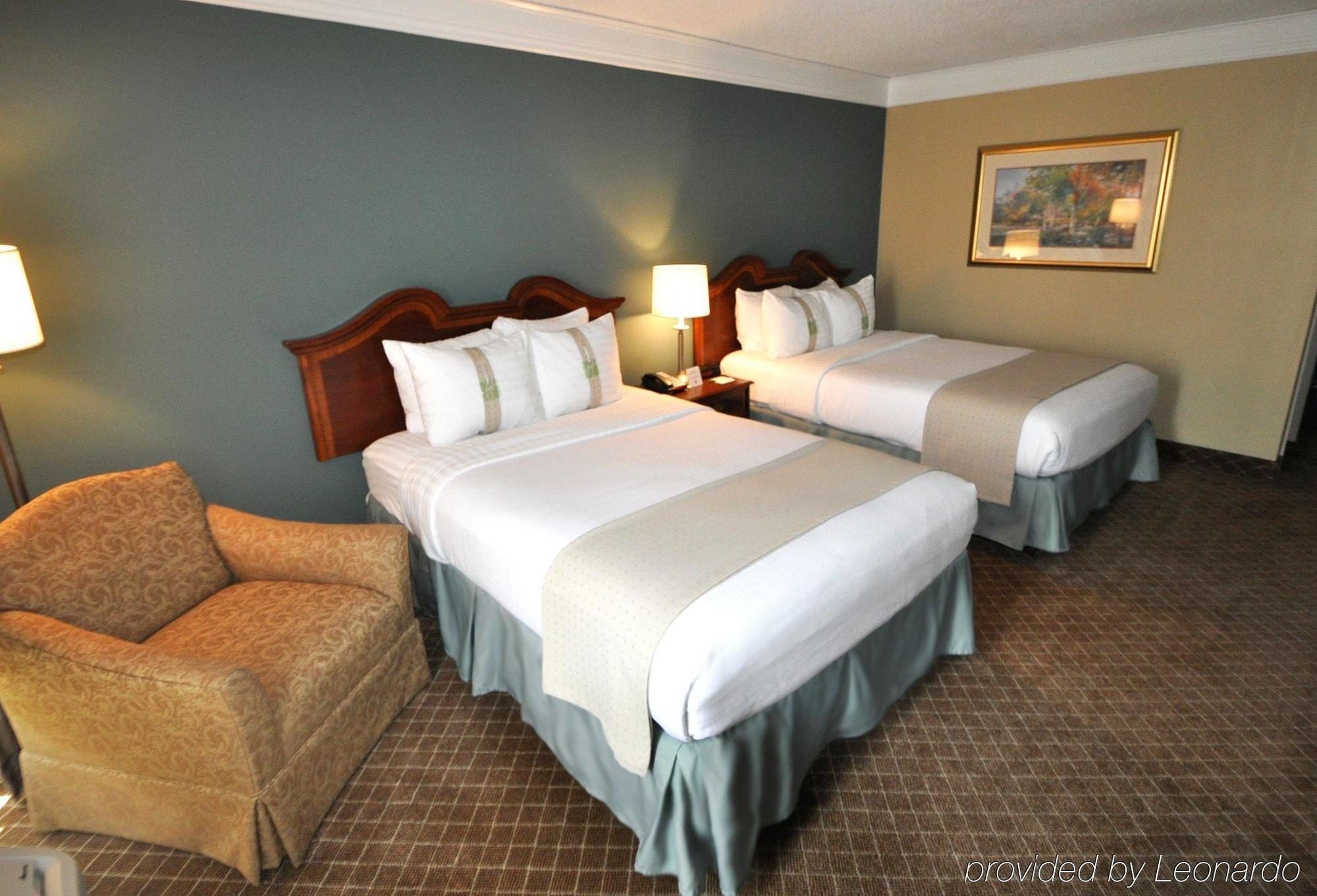 Holiday Inn Cleveland-Mayfield By Ihg Bagian luar foto